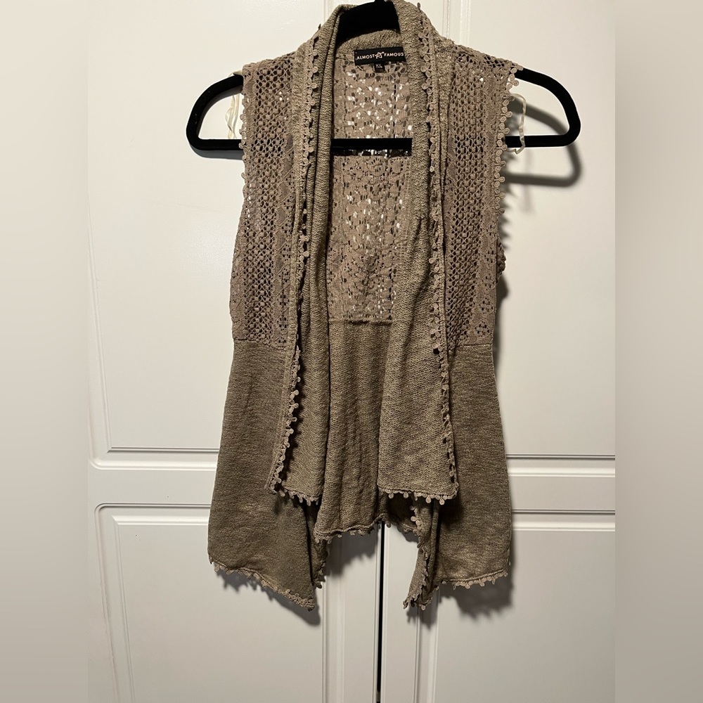 Sleeveless cardigan